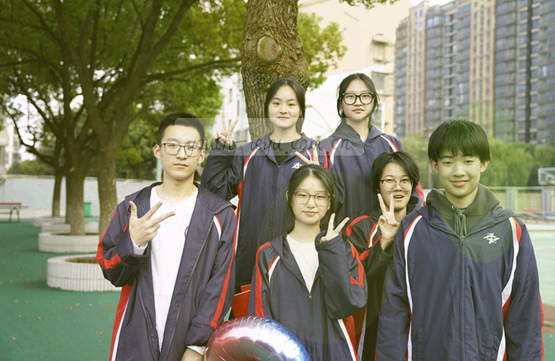 青训训练场边缘六段看台档位区域示意，画面叠加浅淡水纹